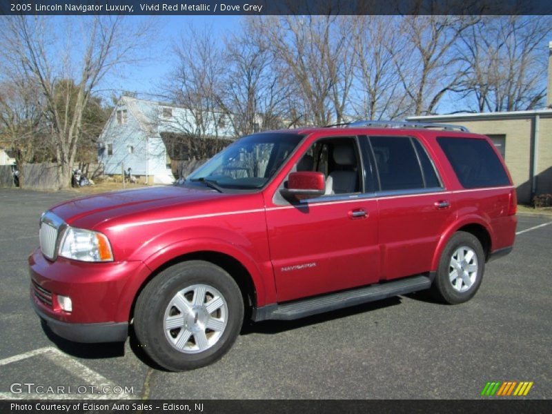 Front 3/4 View of 2005 Navigator Luxury