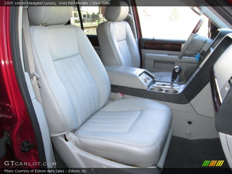 Front Seat of 2005 Navigator Luxury