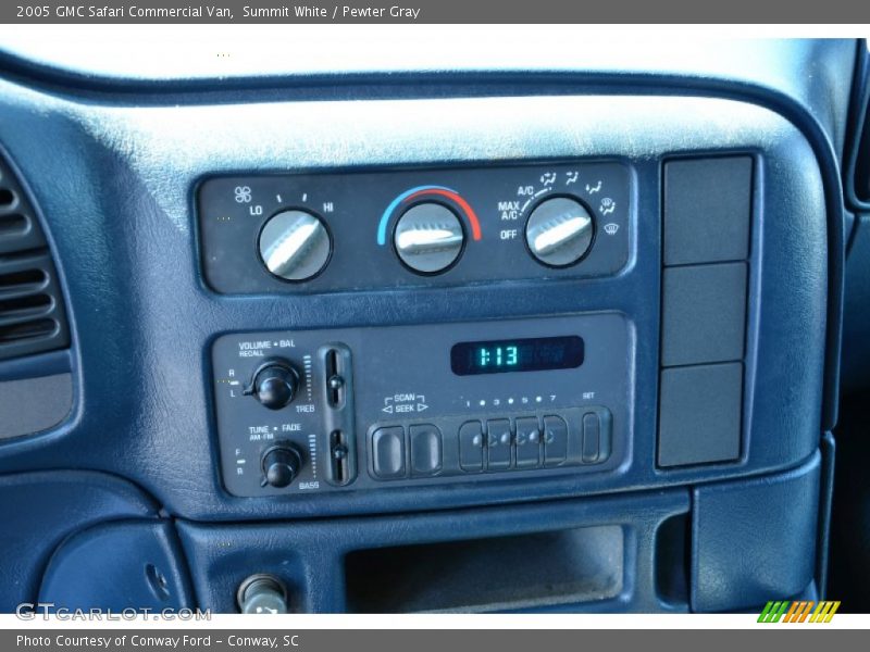 Controls of 2005 Safari Commercial Van