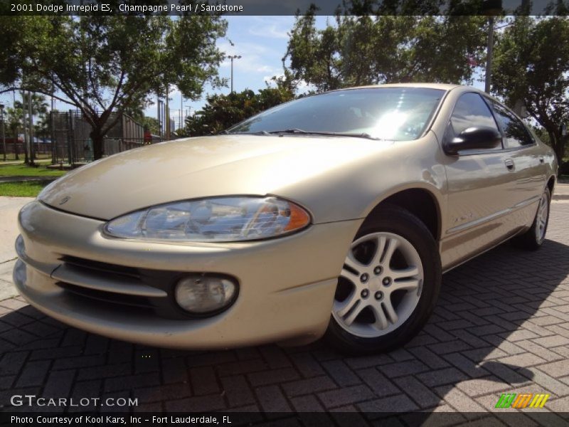 Front 3/4 View of 2001 Intrepid ES