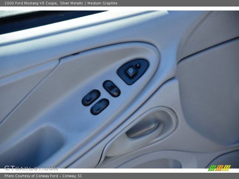 Controls of 2000 Mustang V6 Coupe