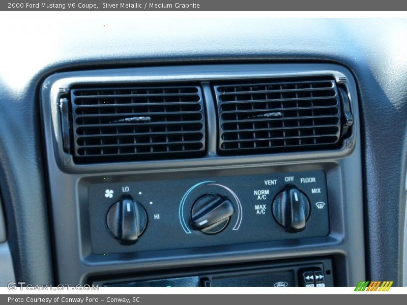 Controls of 2000 Mustang V6 Coupe