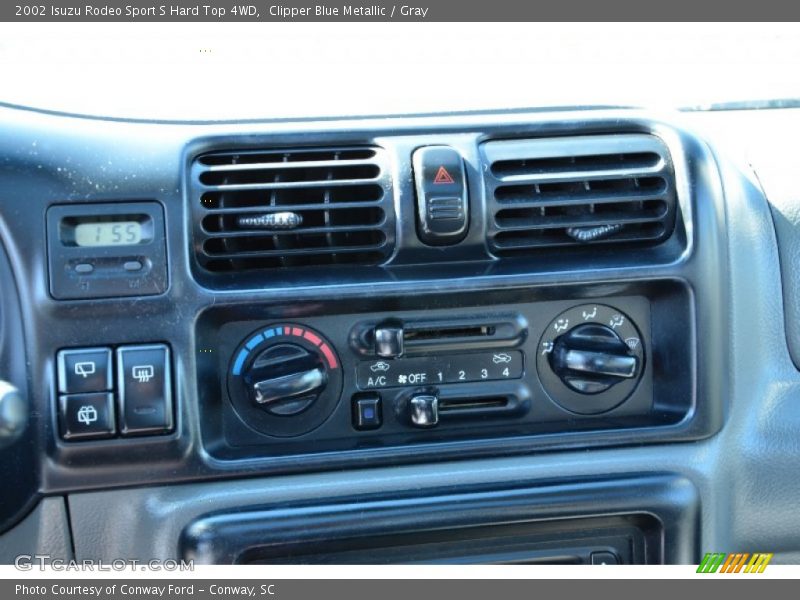 Controls of 2002 Rodeo Sport S Hard Top 4WD