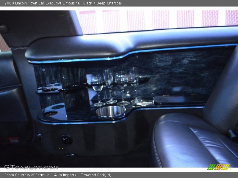 Black / Deep Charcoal 2000 Lincoln Town Car Executive Limousine