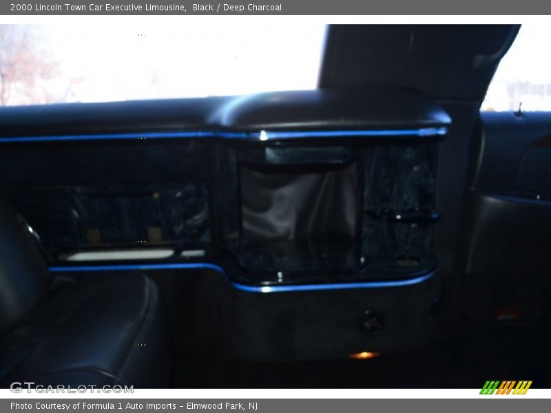 Black / Deep Charcoal 2000 Lincoln Town Car Executive Limousine