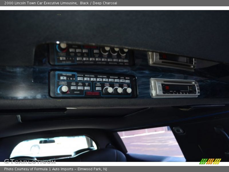 Black / Deep Charcoal 2000 Lincoln Town Car Executive Limousine