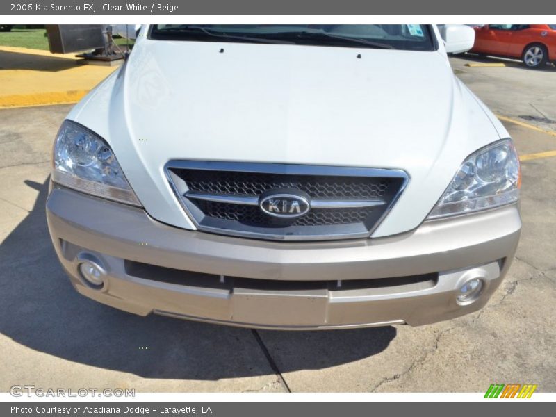 Clear White / Beige 2006 Kia Sorento EX