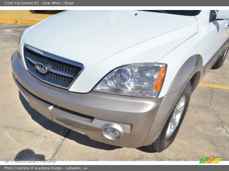 Clear White / Beige 2006 Kia Sorento EX