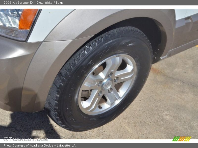 Clear White / Beige 2006 Kia Sorento EX