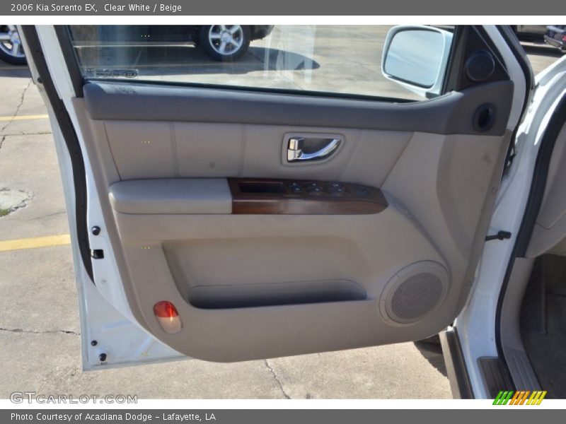 Clear White / Beige 2006 Kia Sorento EX