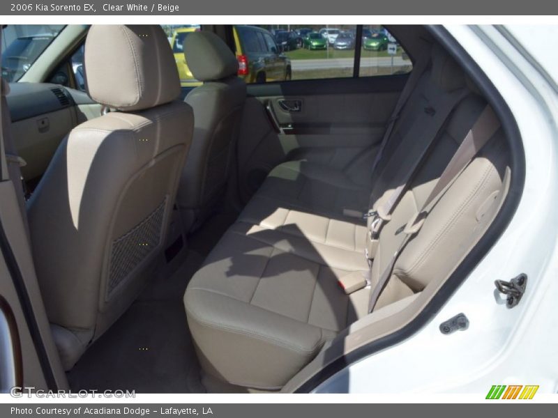 Clear White / Beige 2006 Kia Sorento EX