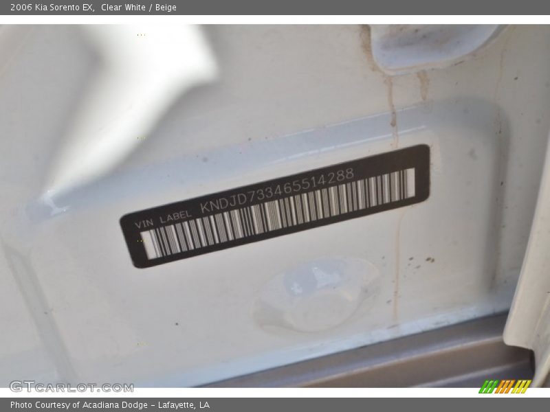 Clear White / Beige 2006 Kia Sorento EX