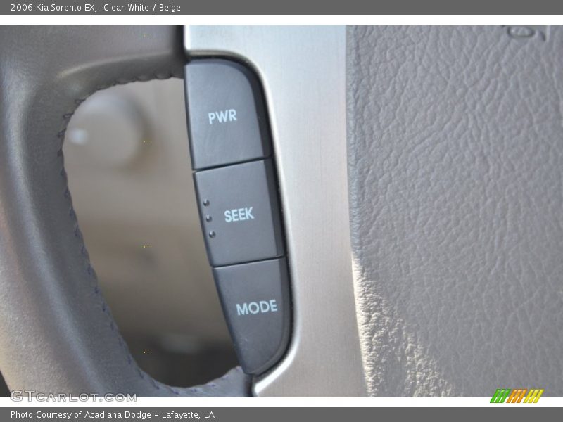 Clear White / Beige 2006 Kia Sorento EX