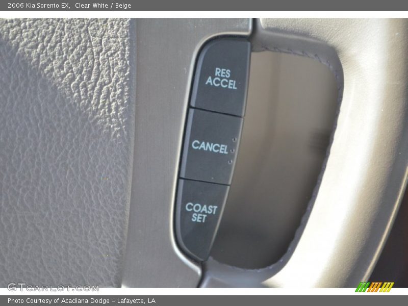 Clear White / Beige 2006 Kia Sorento EX