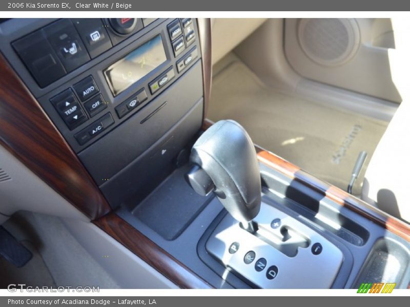 Clear White / Beige 2006 Kia Sorento EX