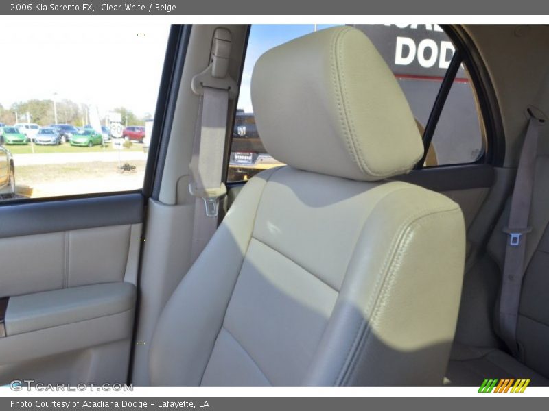 Clear White / Beige 2006 Kia Sorento EX