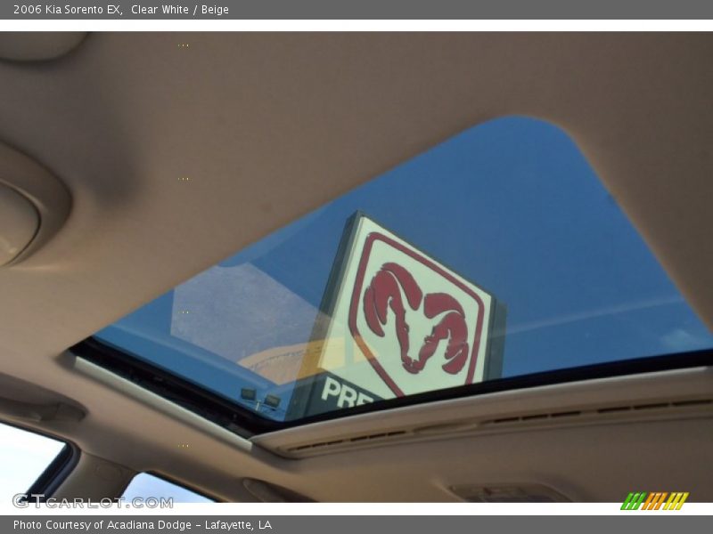 Clear White / Beige 2006 Kia Sorento EX