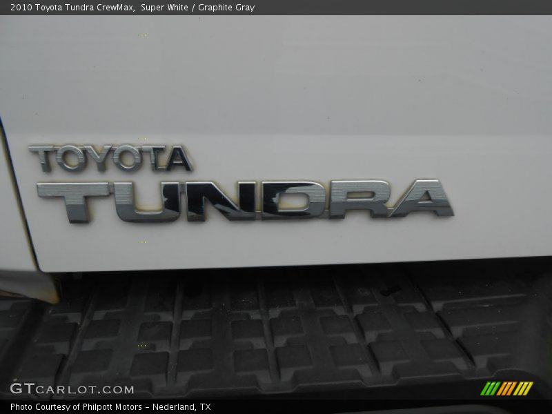 Super White / Graphite Gray 2010 Toyota Tundra CrewMax