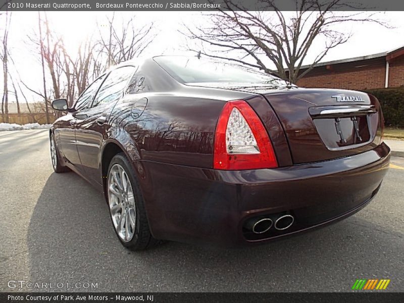 Bordeaux Pontevecchio / Sabbia/Bordeaux 2010 Maserati Quattroporte