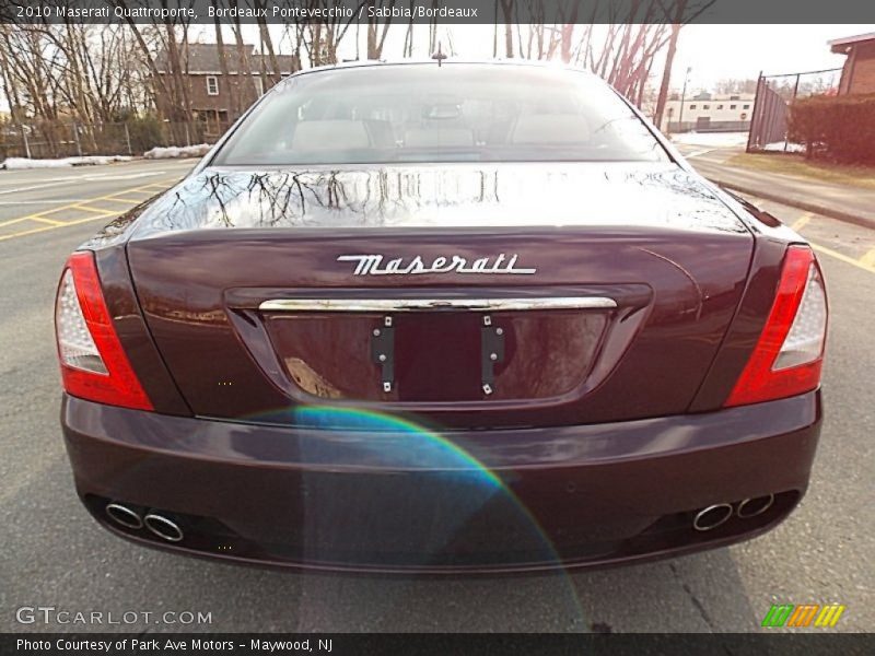 Bordeaux Pontevecchio / Sabbia/Bordeaux 2010 Maserati Quattroporte