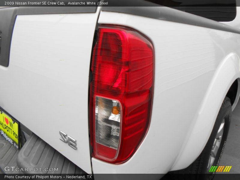Avalanche White / Steel 2009 Nissan Frontier SE Crew Cab