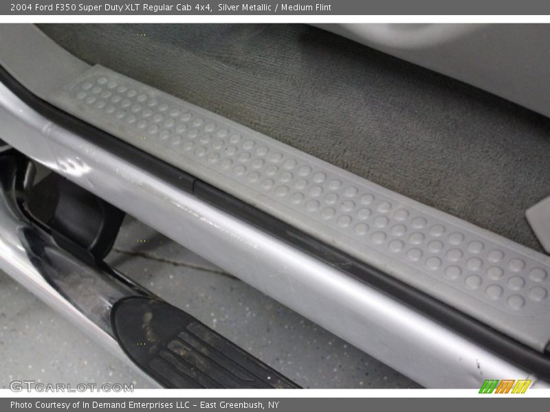 Silver Metallic / Medium Flint 2004 Ford F350 Super Duty XLT Regular Cab 4x4