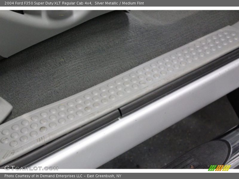 Silver Metallic / Medium Flint 2004 Ford F350 Super Duty XLT Regular Cab 4x4