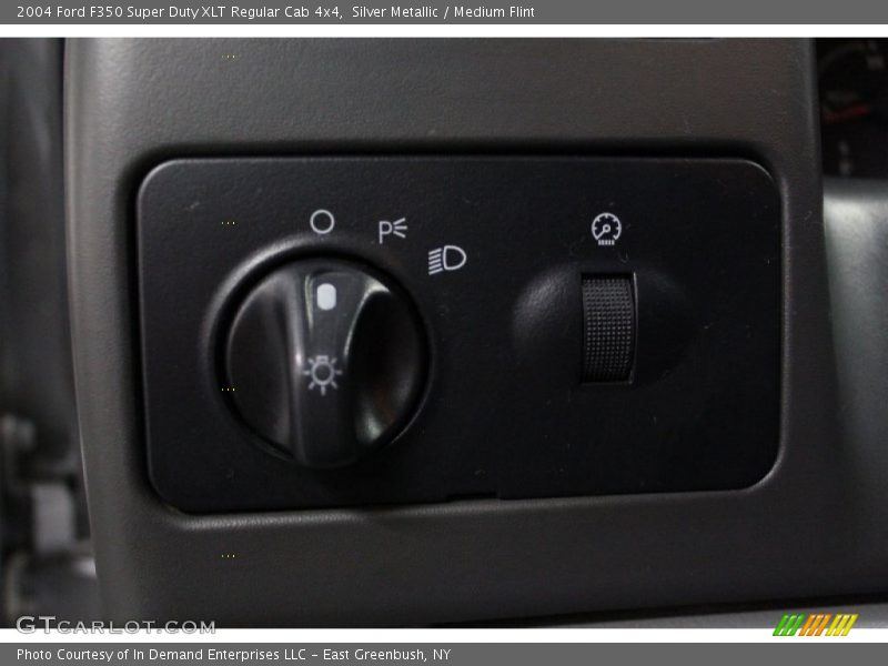 Silver Metallic / Medium Flint 2004 Ford F350 Super Duty XLT Regular Cab 4x4