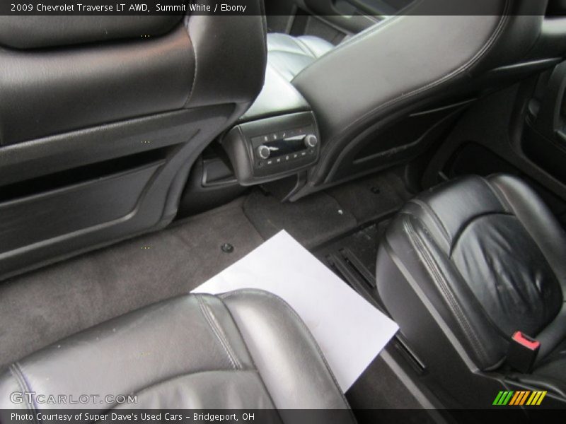 Summit White / Ebony 2009 Chevrolet Traverse LT AWD