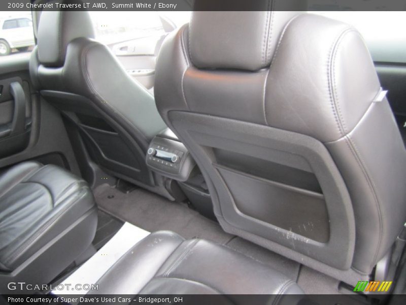 Summit White / Ebony 2009 Chevrolet Traverse LT AWD