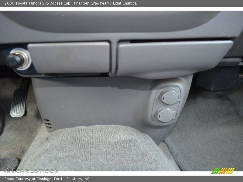 Phantom Gray Pearl / Light Charcoal 2006 Toyota Tundra SR5 Access Cab