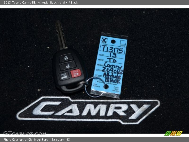 Attitude Black Metallic / Black 2013 Toyota Camry SE