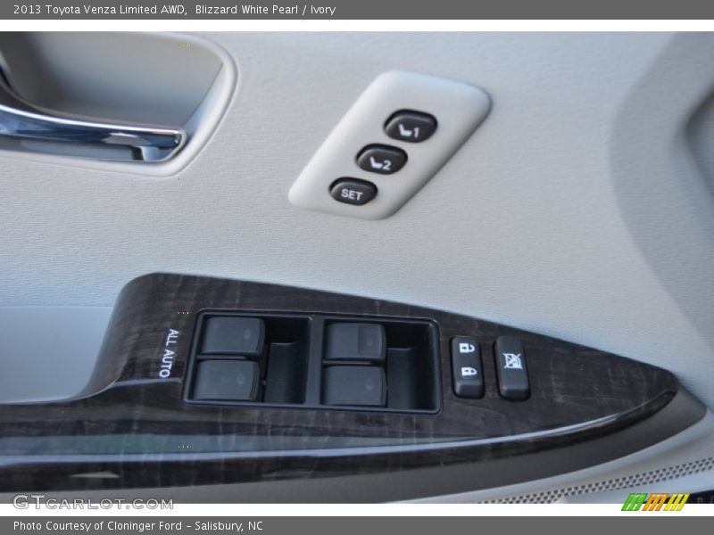 Blizzard White Pearl / Ivory 2013 Toyota Venza Limited AWD