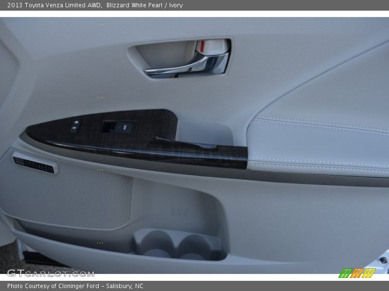 Blizzard White Pearl / Ivory 2013 Toyota Venza Limited AWD
