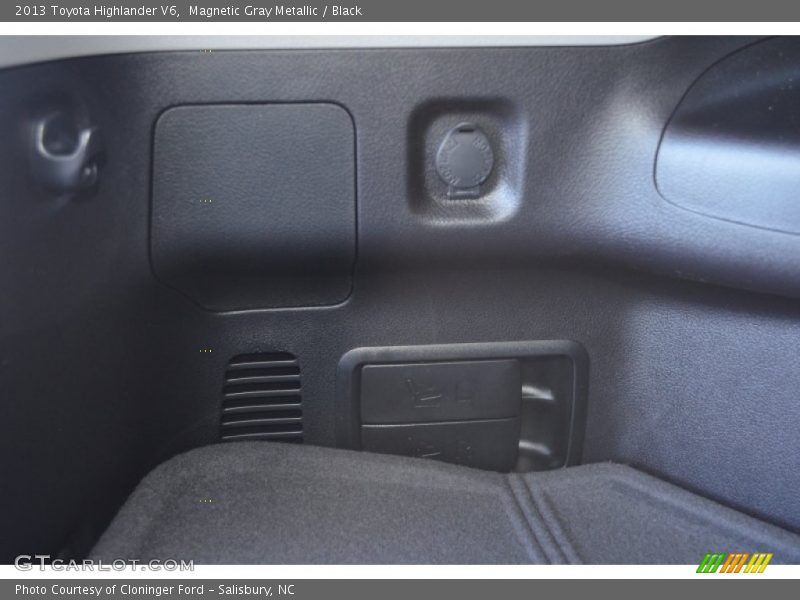 Magnetic Gray Metallic / Black 2013 Toyota Highlander V6