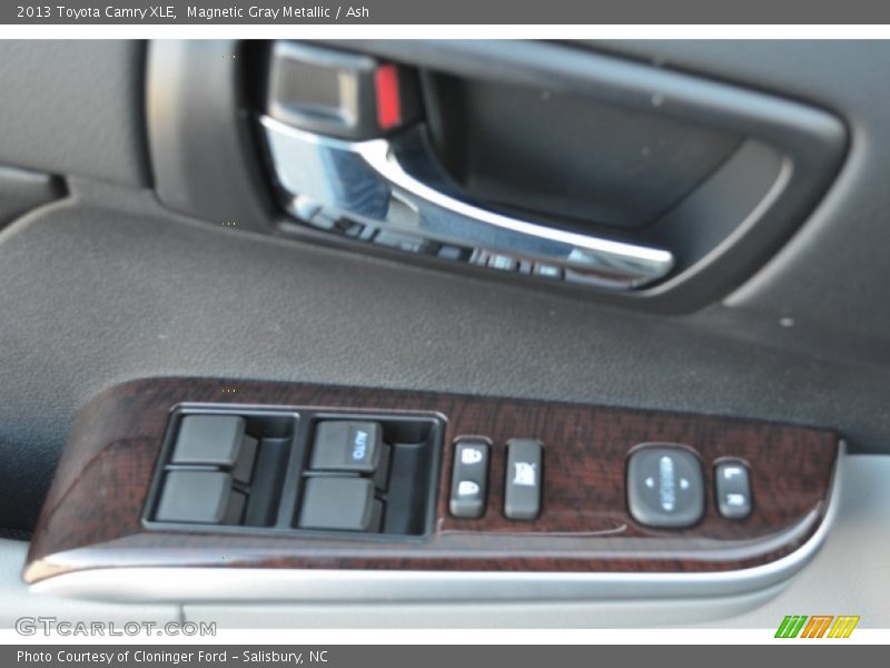 Magnetic Gray Metallic / Ash 2013 Toyota Camry XLE