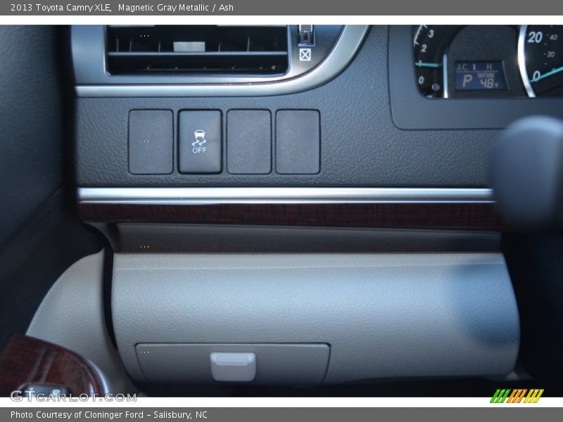 Magnetic Gray Metallic / Ash 2013 Toyota Camry XLE