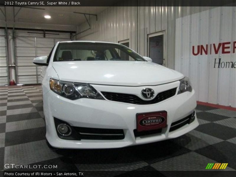 Super White / Black 2012 Toyota Camry SE