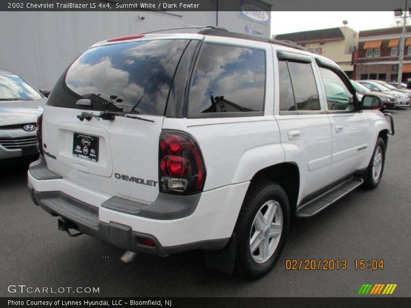 Summit White / Dark Pewter 2002 Chevrolet TrailBlazer LS 4x4