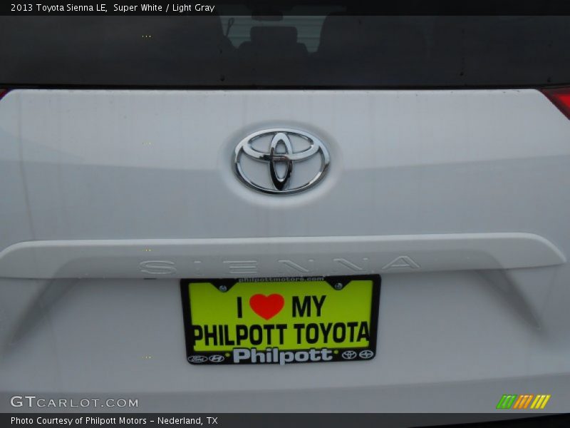 Super White / Light Gray 2013 Toyota Sienna LE
