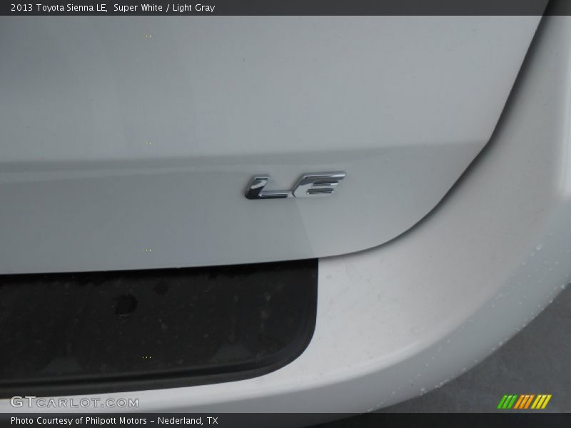 Super White / Light Gray 2013 Toyota Sienna LE