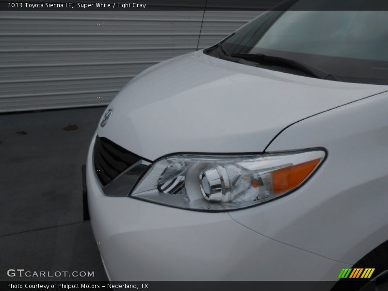 Super White / Light Gray 2013 Toyota Sienna LE