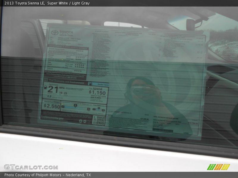 Super White / Light Gray 2013 Toyota Sienna LE