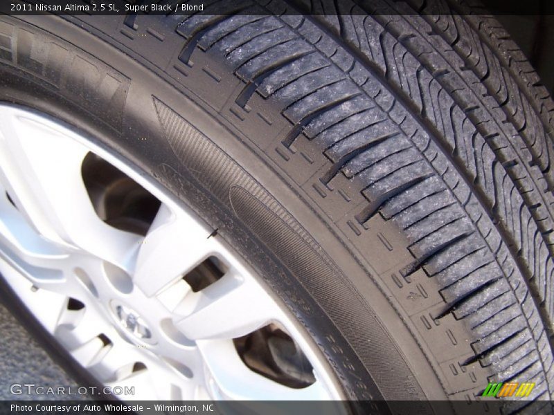 Super Black / Blond 2011 Nissan Altima 2.5 SL