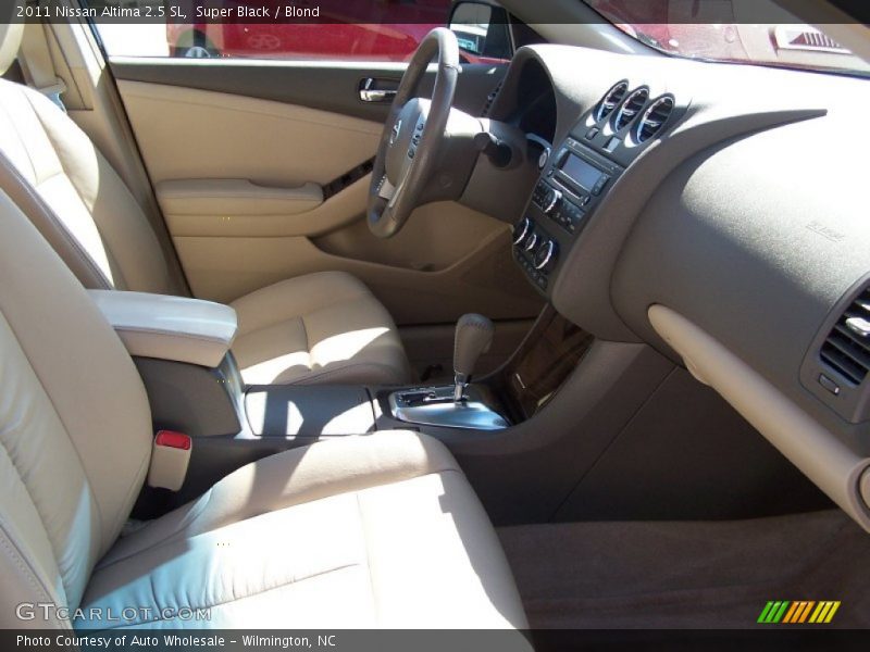 Super Black / Blond 2011 Nissan Altima 2.5 SL