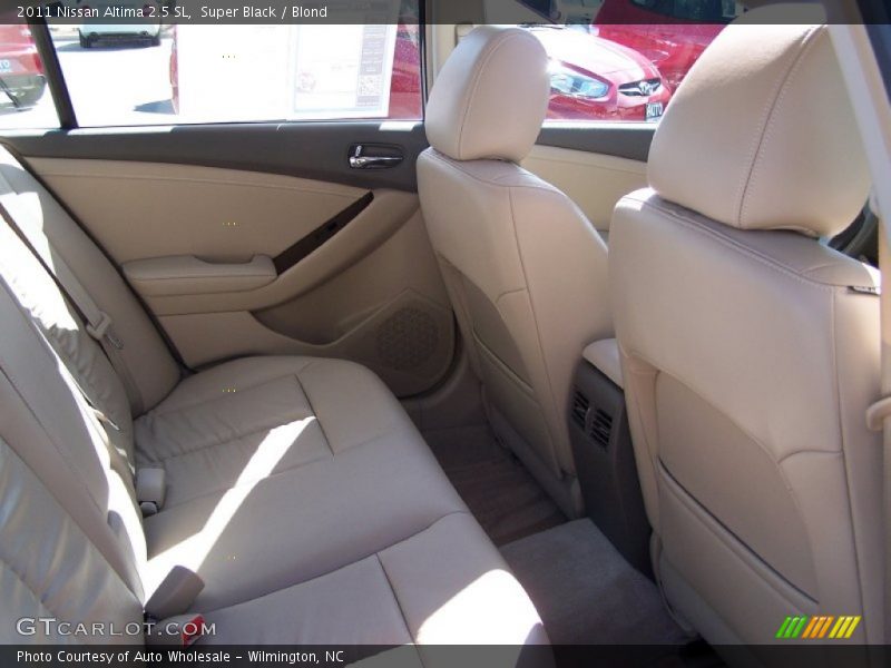 Super Black / Blond 2011 Nissan Altima 2.5 SL