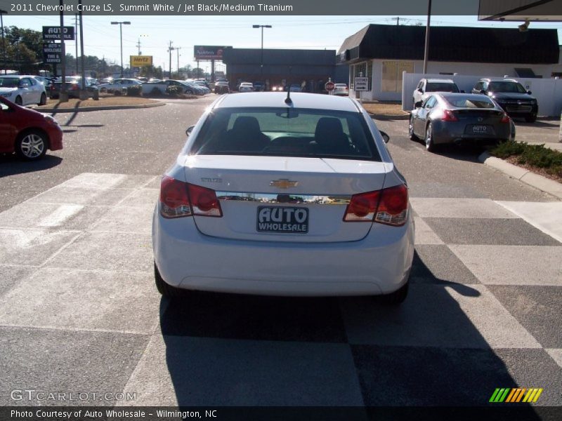 Summit White / Jet Black/Medium Titanium 2011 Chevrolet Cruze LS