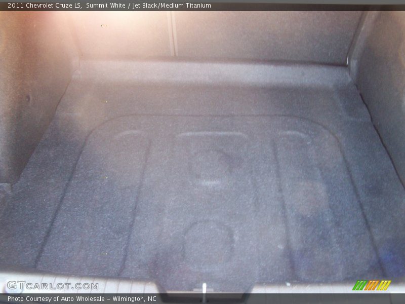 Summit White / Jet Black/Medium Titanium 2011 Chevrolet Cruze LS