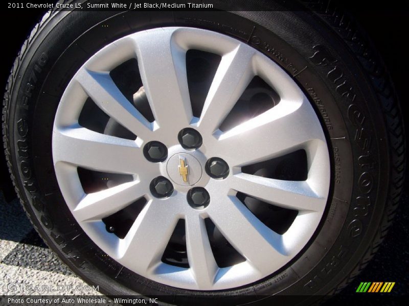 Summit White / Jet Black/Medium Titanium 2011 Chevrolet Cruze LS