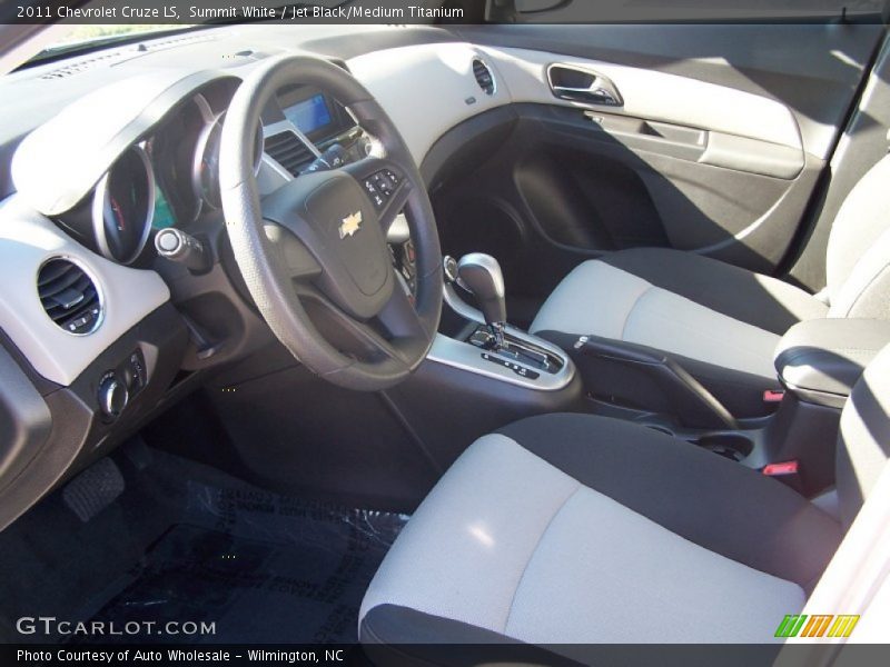 Summit White / Jet Black/Medium Titanium 2011 Chevrolet Cruze LS
